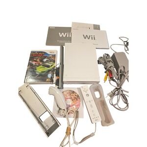 Nintendo Wii RVL-001 White Console Bundle GameCube Compatible Games‎ Manuals